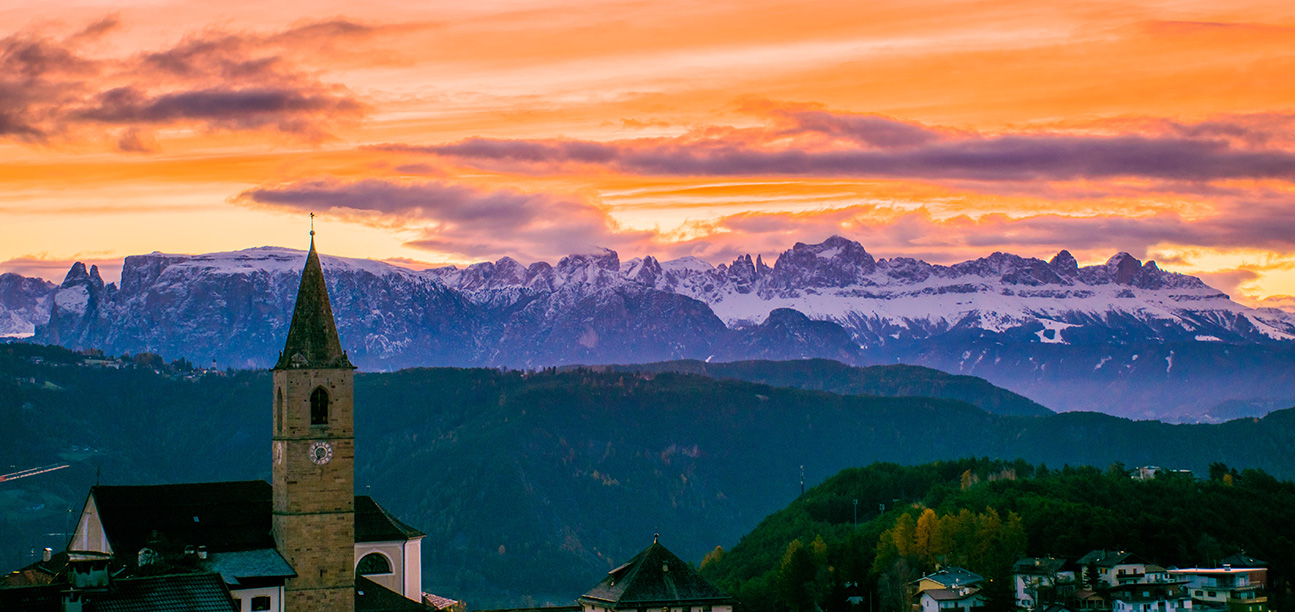 Jenesien Dorf Hotel Tschögglbergerhof Ausblick Dolomiten