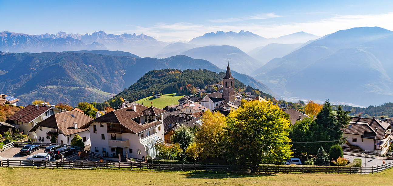 San Genesio paese Hotel Tschögglbergerhof panorama Dolomiti