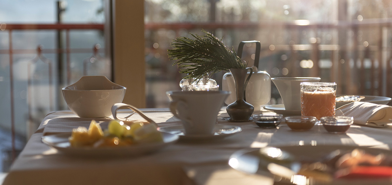 breakfast buffet enjoyment terrace Hotel Tschögglbergerhof